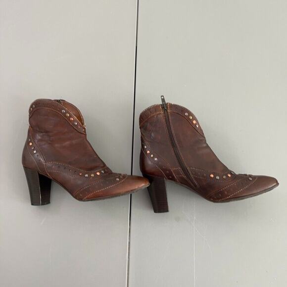 Sesto Meucci Boots Womens Size 5.5M Brown Studs Side Zip Leather Heels Ankle - Picture 1 of 9